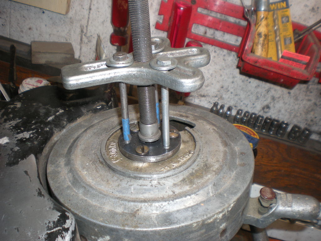 Johnson A80 flywheel puller bolt size? Antique Outboard Motor Club,Inc